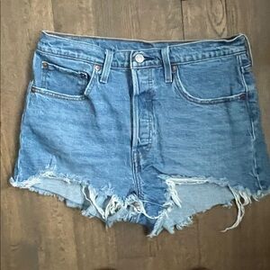 NWOT Levi's 501 Medium Blue Distressed Jean Shorts Women’s 30